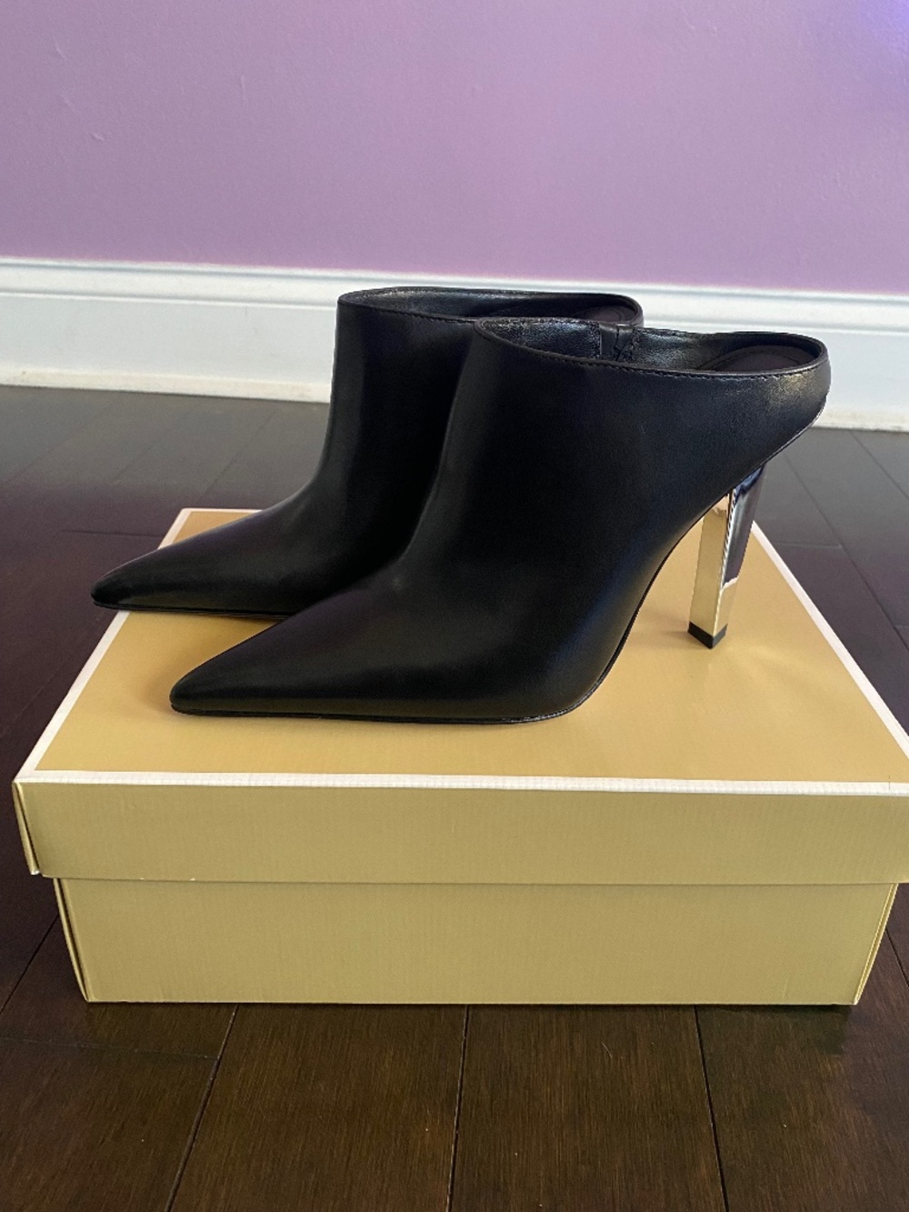 Michael Kors Halle Leather Mule Pumps Black Size 6M with Box